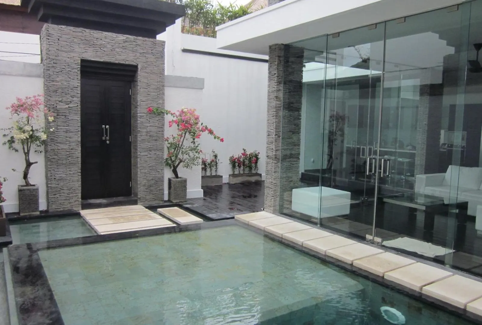 7To8Br 40 Off Special Brilliant Location Villa Seminyak