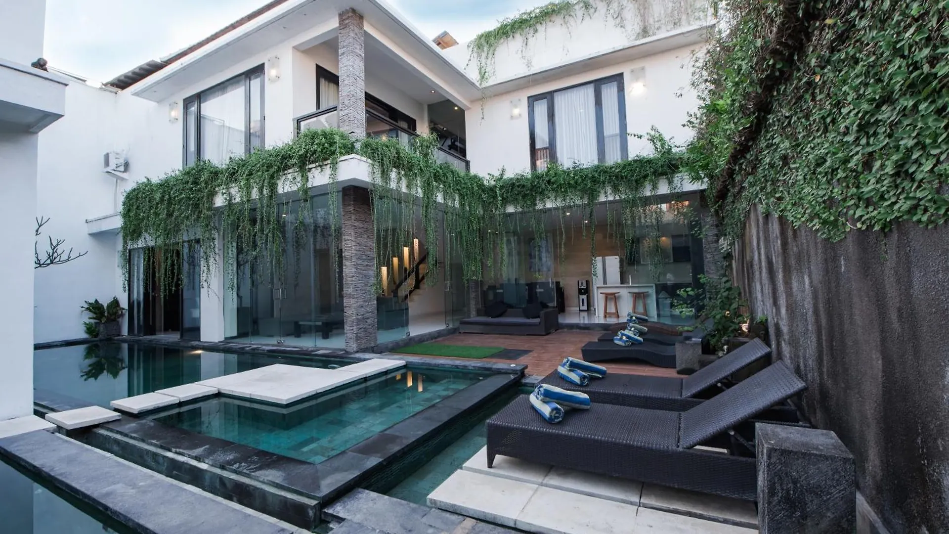 7To8Br 40 Off Special Brilliant Location Villa Seminyak  0*, Seminyak (Bali)