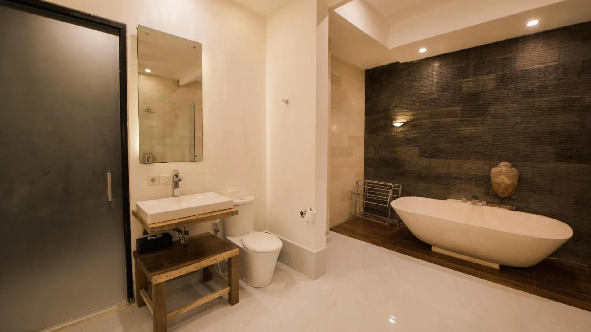 7To8Br 40 Off Special Brilliant Location Villa Seminyak   Seminyak (Bali)