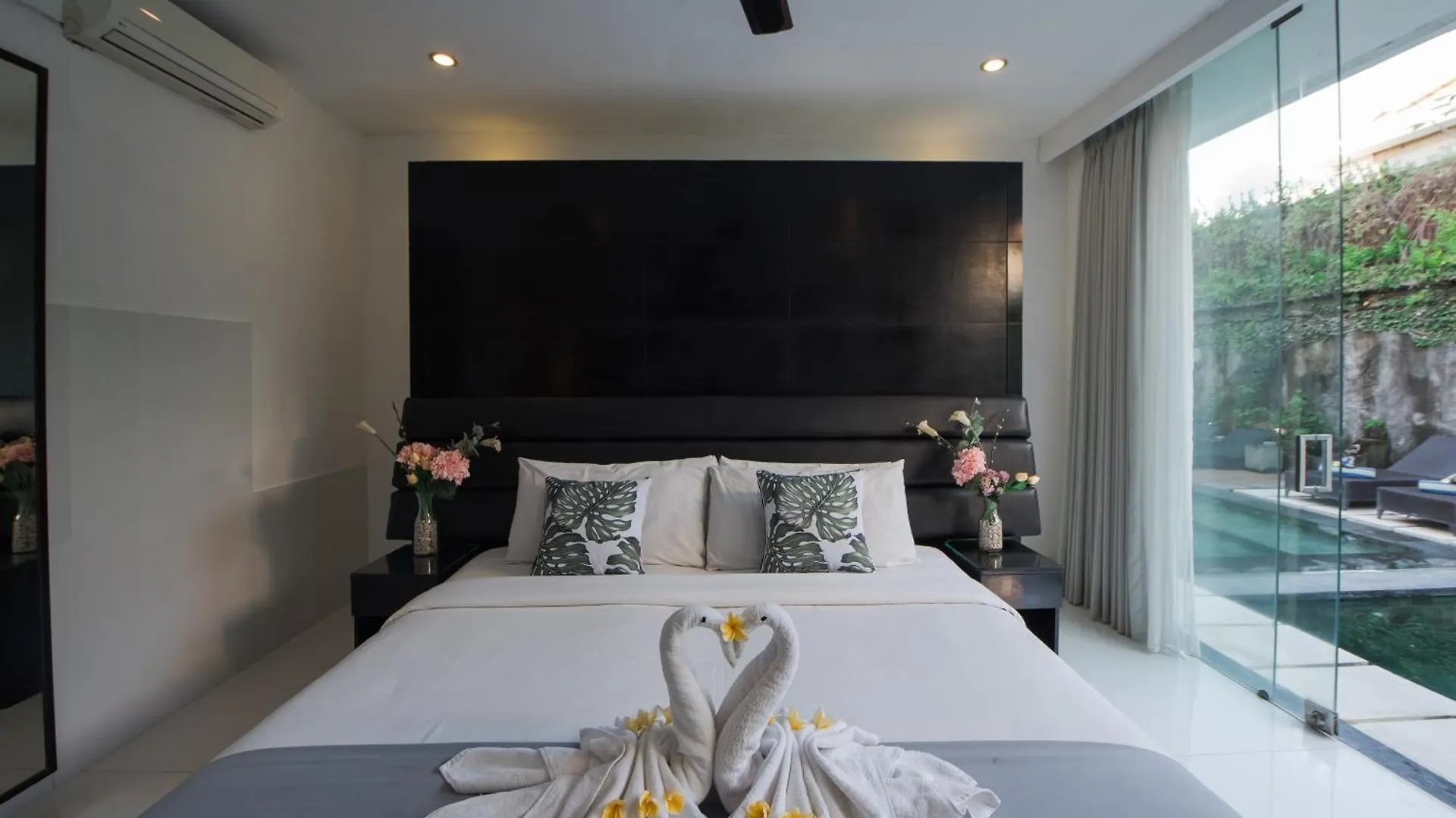 7To8Br 40 Off Special Brilliant Location Villa Seminyak